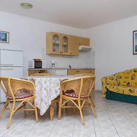 Familia 100/3 * Balatonmáriafürdő